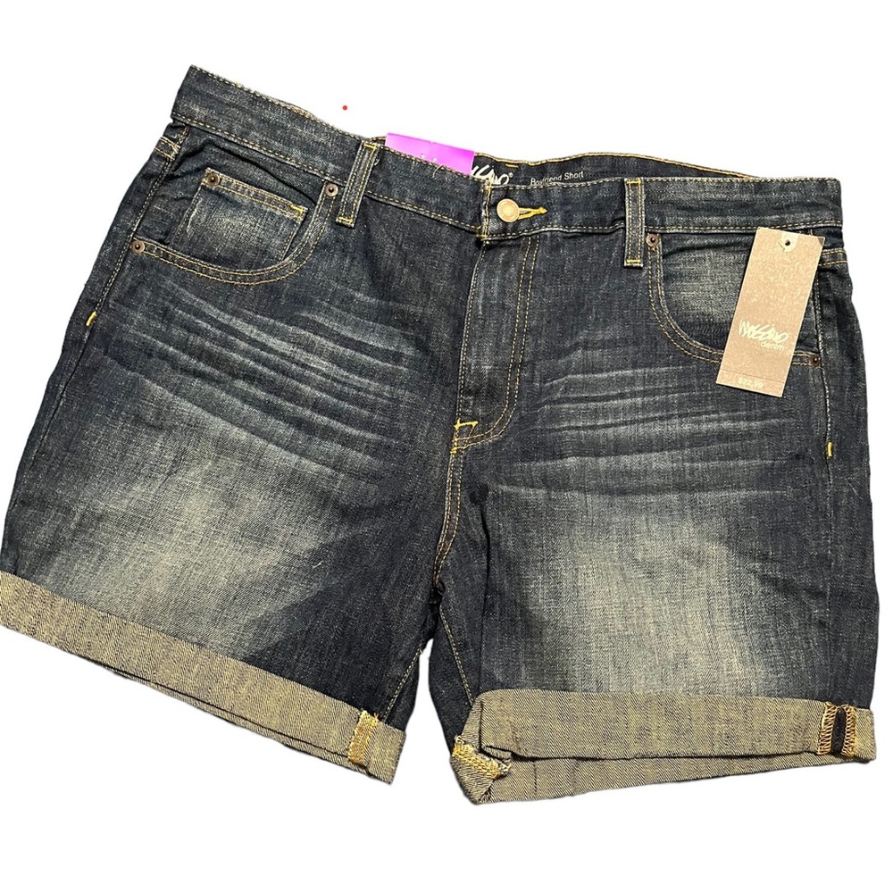 BNWT. PLUS SIZE BOYFRIEND SHORTS